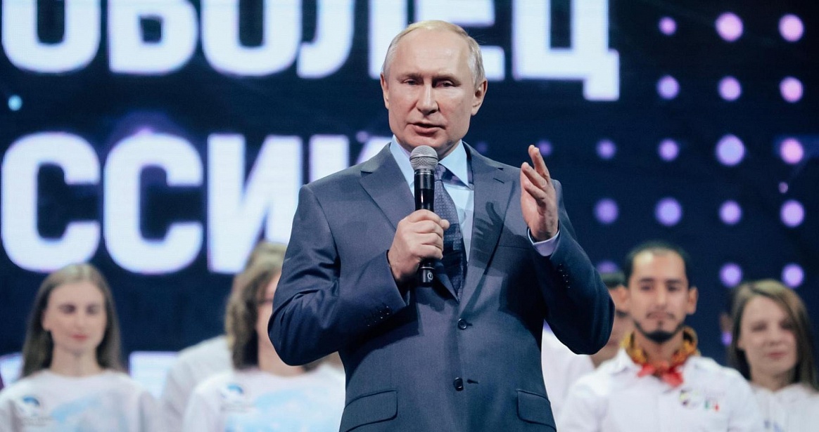 Владимир Путин вручил награду лучшему волонтеру 2019 года